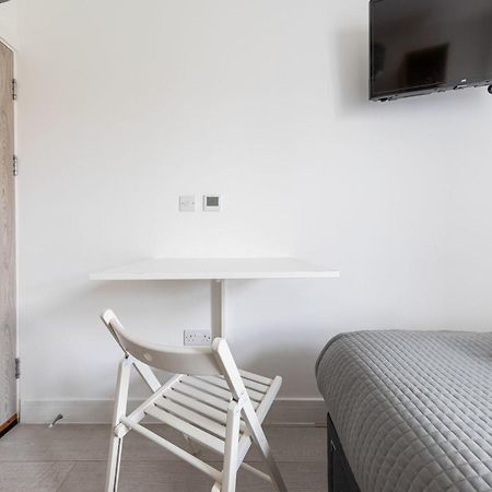 Functional Budget Stay With Wi-Fi And Laundry Facilities Near Tube Station 런던 외부 사진