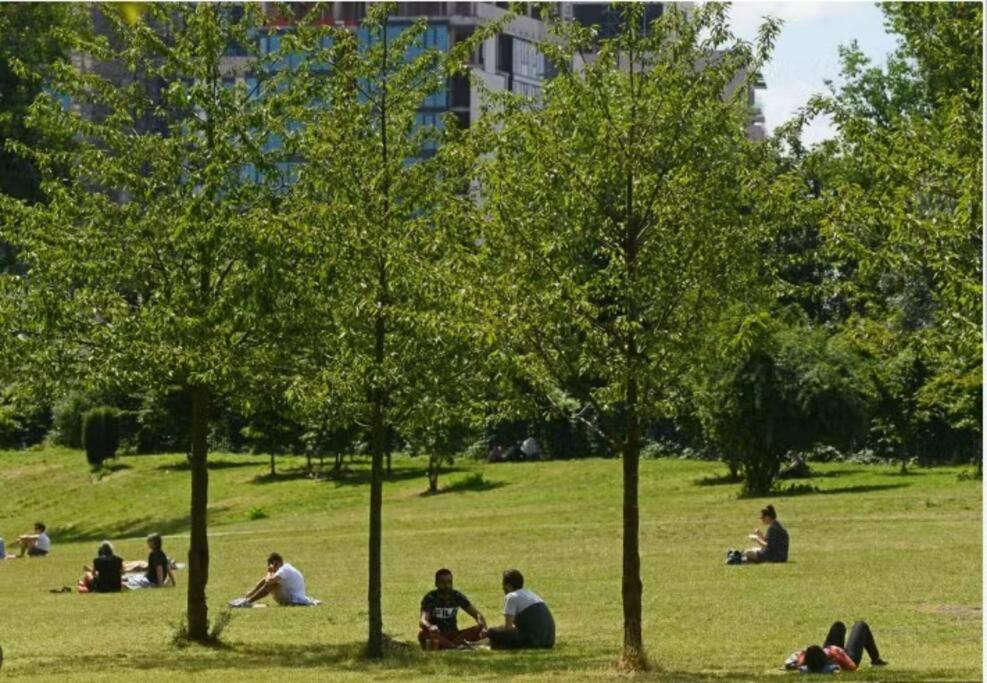 Functional Budget Stay With Wi-Fi And Laundry Facilities Near Tube Station 런던 외부 사진