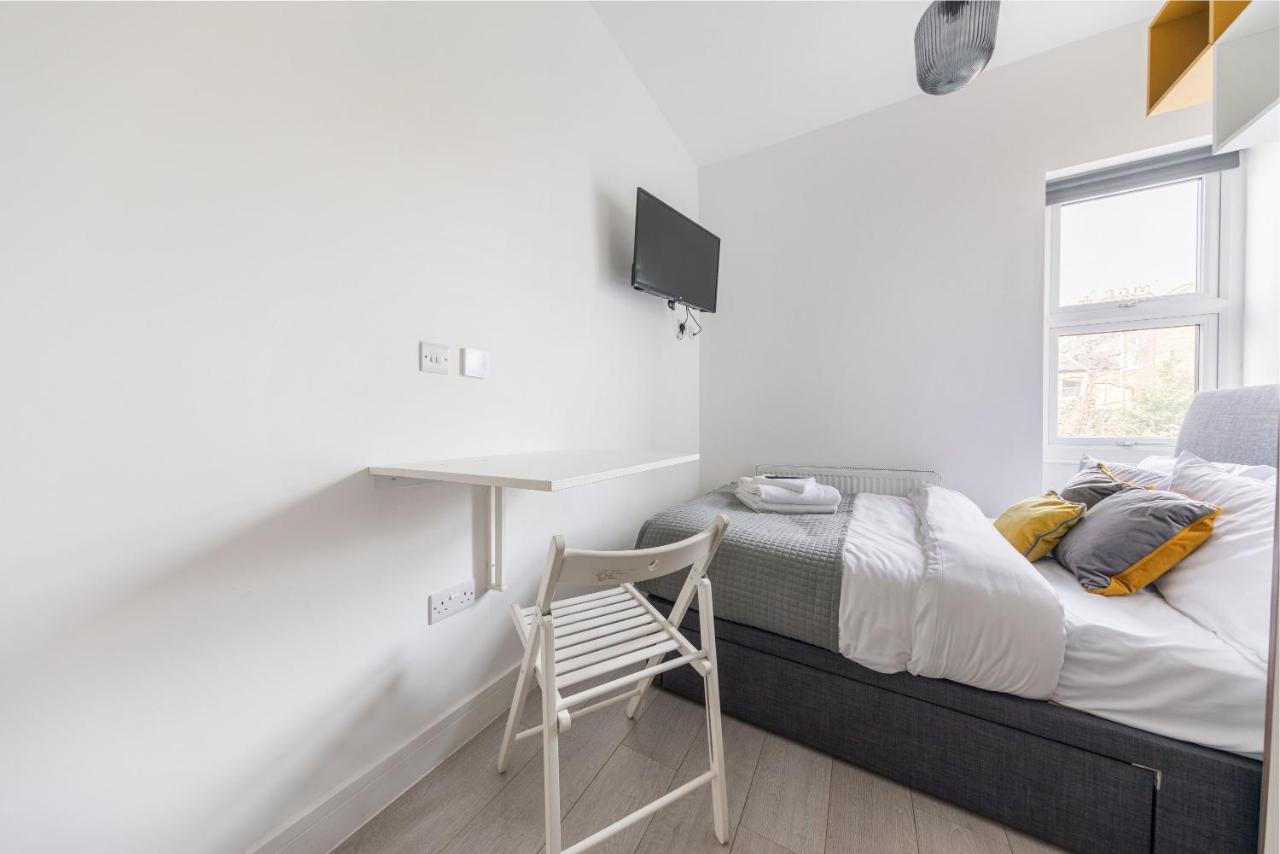 Functional Budget Stay With Wi-Fi And Laundry Facilities Near Tube Station 런던 외부 사진
